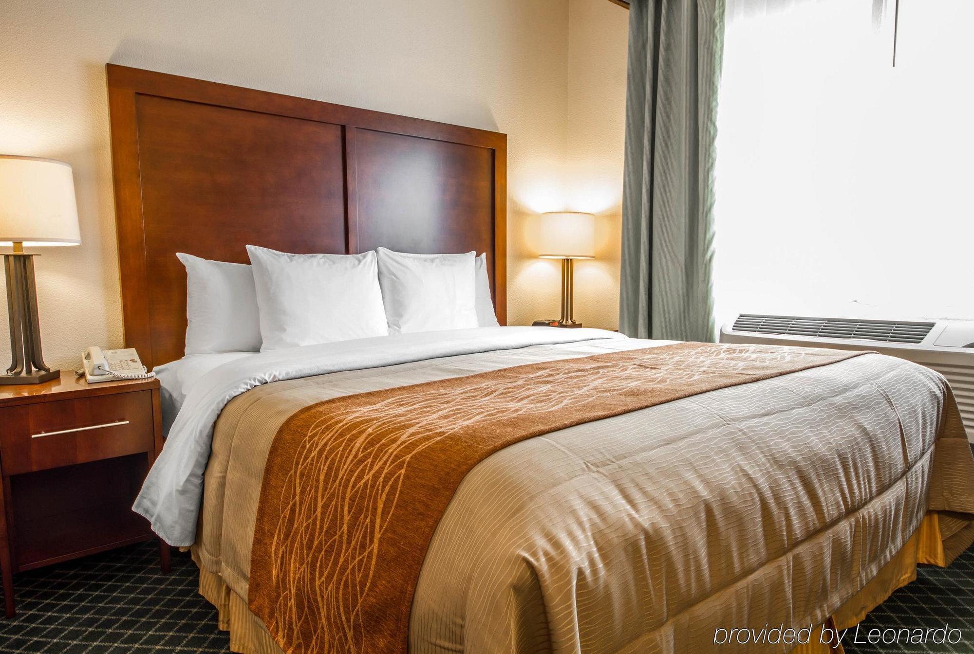 Comfort Inn & Suites Oakland Airport エクステリア 写真