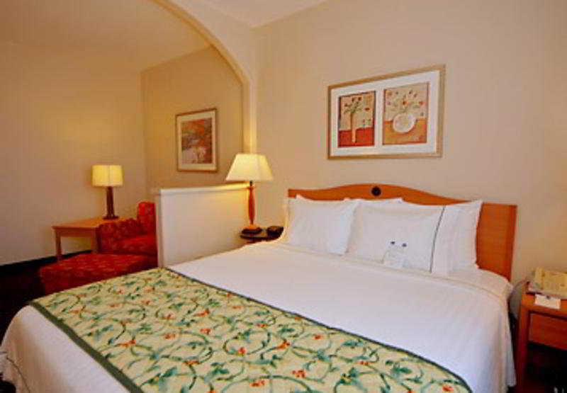 Comfort Inn & Suites Oakland Airport 部屋 写真