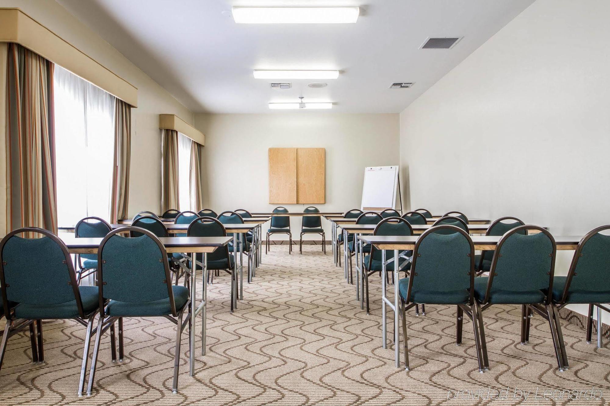 Comfort Inn & Suites Oakland Airport エクステリア 写真