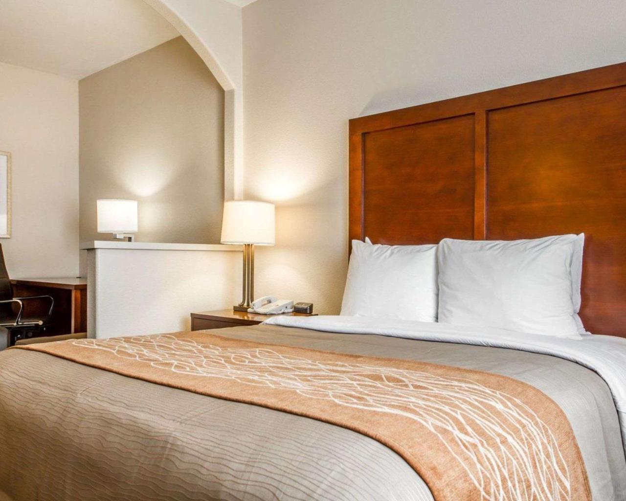 Comfort Inn & Suites Oakland Airport エクステリア 写真