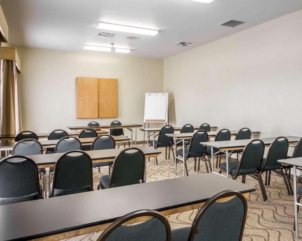 Comfort Inn & Suites Oakland Airport エクステリア 写真