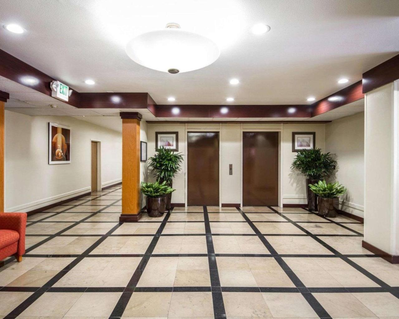 Comfort Inn & Suites Oakland Airport エクステリア 写真