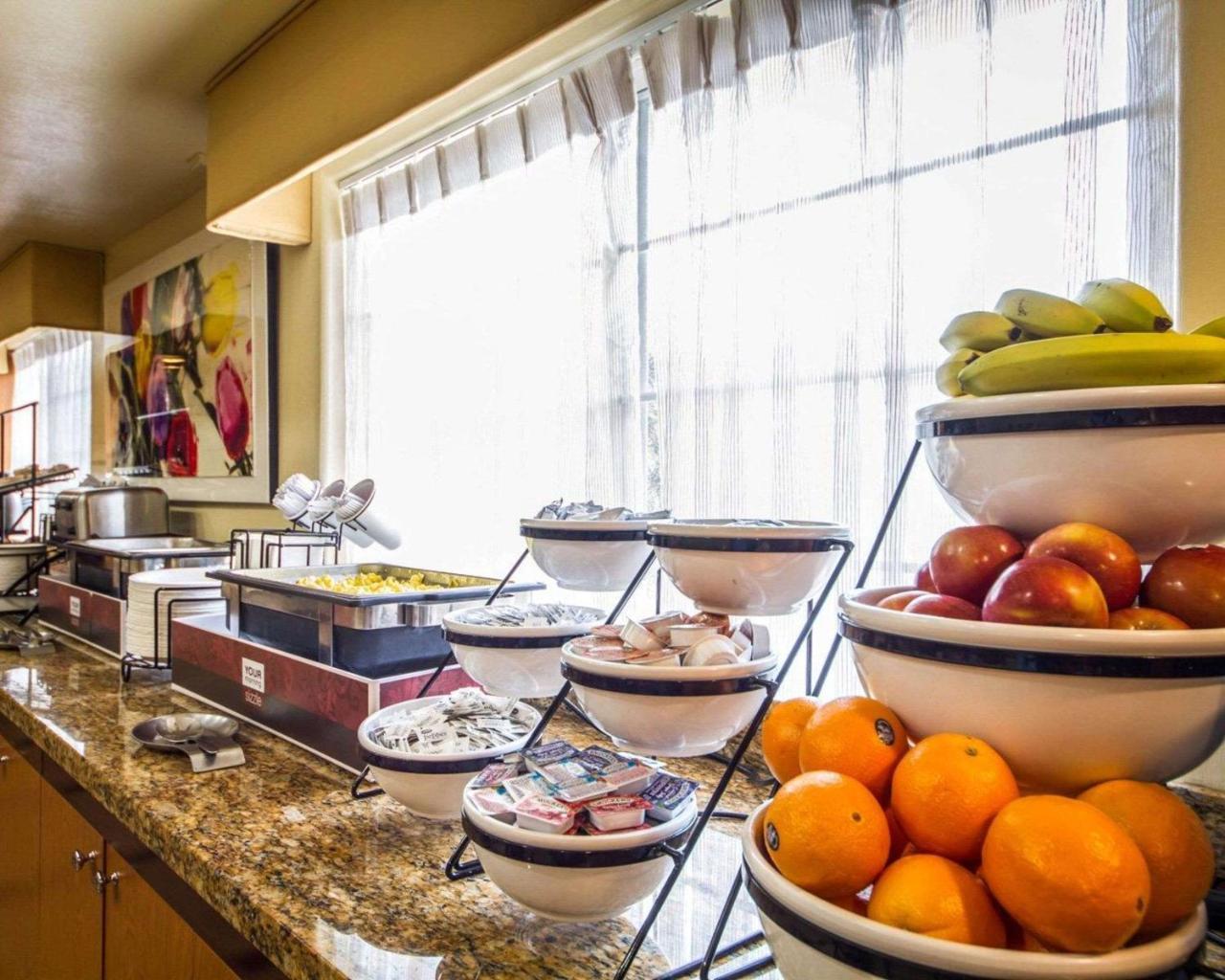 Comfort Inn & Suites Oakland Airport エクステリア 写真