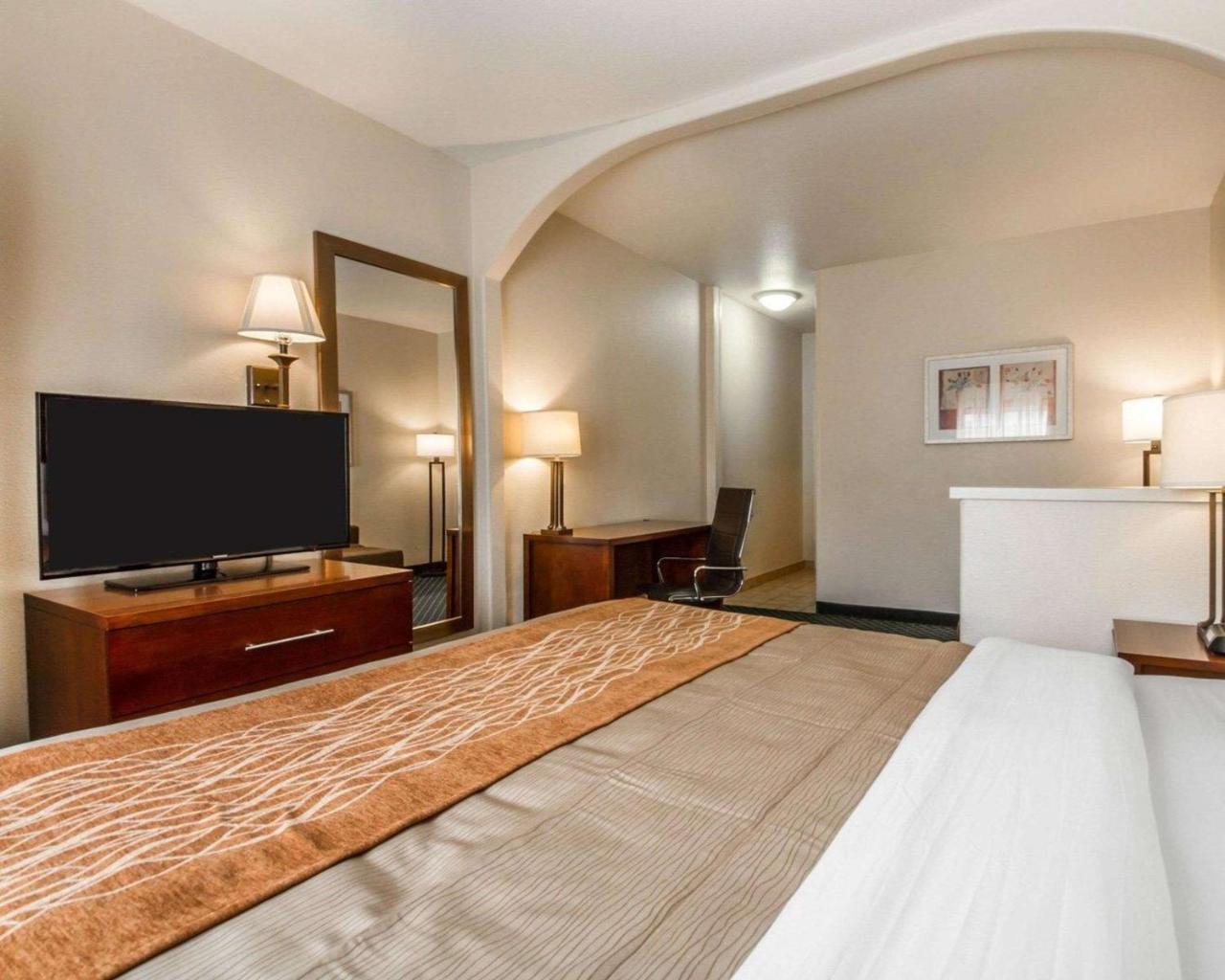 Comfort Inn & Suites Oakland Airport エクステリア 写真