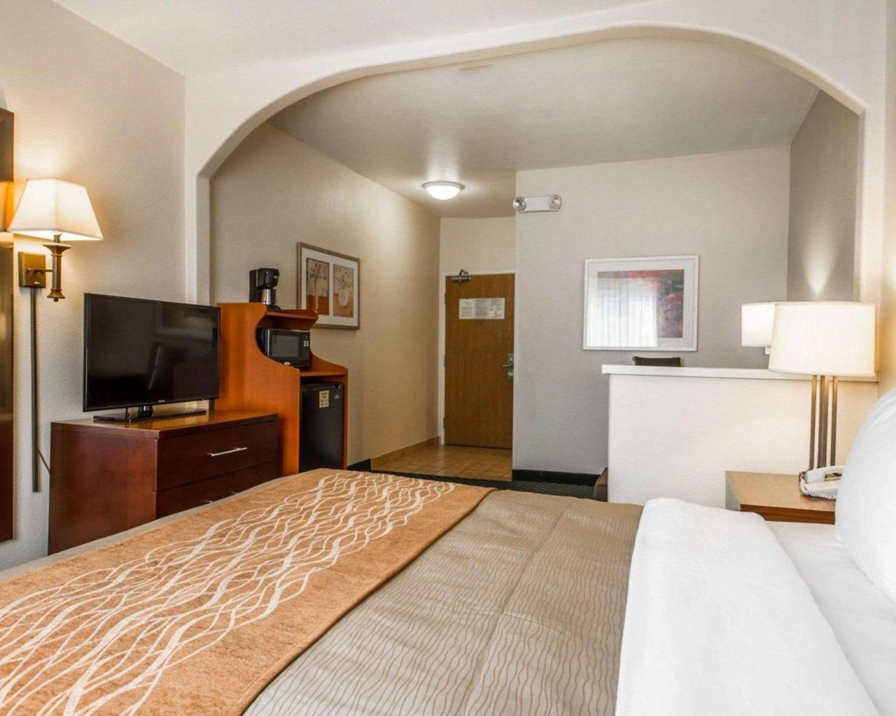 Comfort Inn & Suites Oakland Airport エクステリア 写真