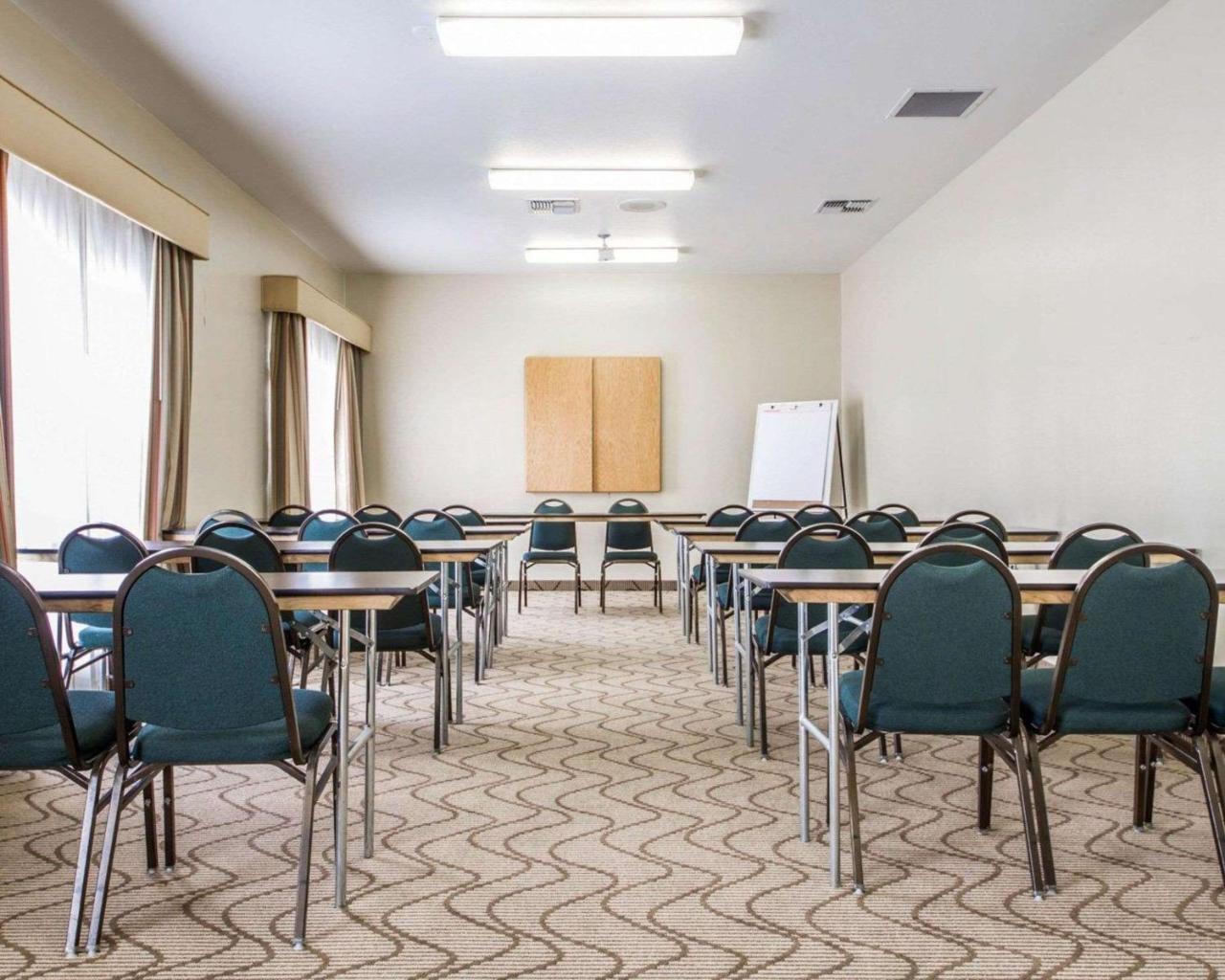 Comfort Inn & Suites Oakland Airport エクステリア 写真